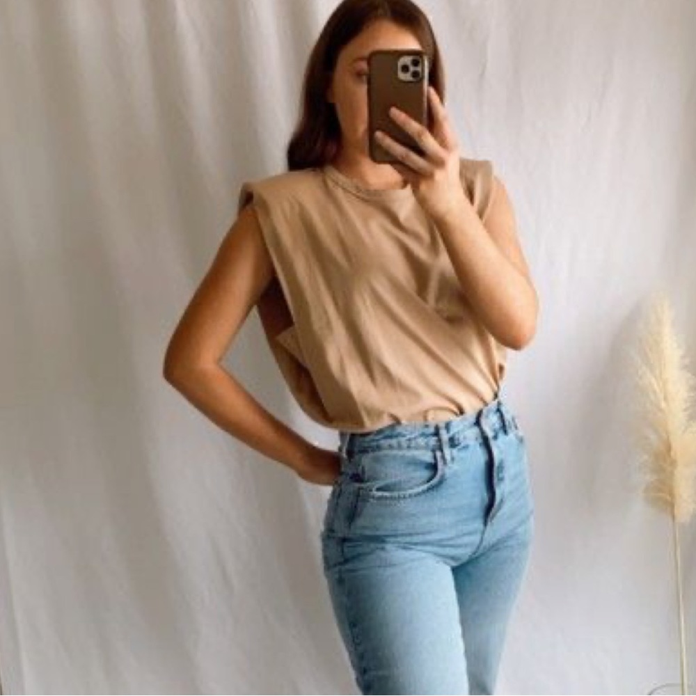 NWOT Shoulder pad, tank top in camel size small